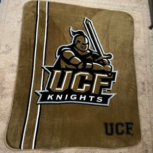 UCF Knights Knightro Graphic Plush Blanket